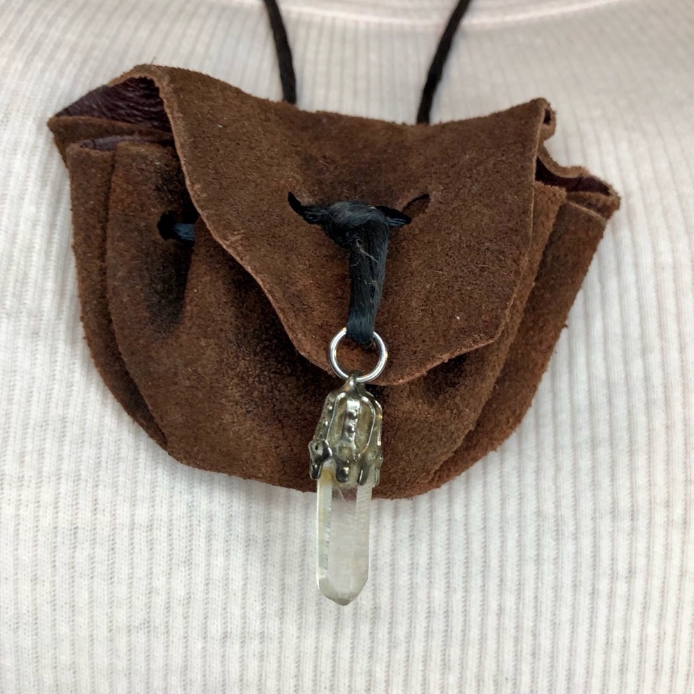 Leather Pouch w/Quartz Crystal closure✌🏻Cool!